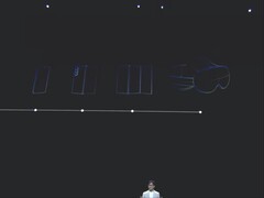 Samsung a brièvement montré sa feuille de route qui prévoit un téléphone à trois volets. (Source de l'image : Samsung YouTube, Official Replay Unpacked 2025, capture d'écran éditée)