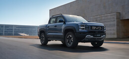 Le nouveau pick-up hybride rechargeable BYD Shark allie une capacité de remorquage de 2,5 tonnes au confort d'un SUV moderne.
