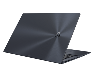 Asus Zenbook Pro 17 UM6702 - Gauche. (Image Source : Asus)