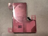 Une batterie d'iPhone de 2024 (Source : Kosutami via X/Twitter)