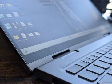 L'écran tactile bord à bord est disponible en version brillante ou mate. L'écran OLED doit être brillant