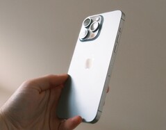 L'iPhone Apple devrait recevoir un tout nouveau design en 2027. (Source de l'image : Cătălin Dumitrașcu)