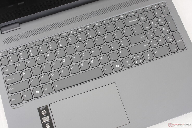 Aucun changement majeur n'a été apporté au retour d'information ou à la sensation du clavier par rapport aux autres modèles IdeaPad. taille du clavier 12 x 7,5 cm