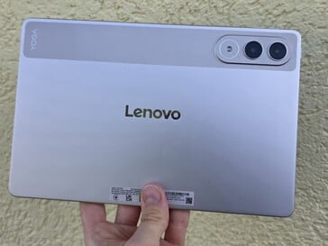 La Lenovo Yoga Tab en revue. (Source de l'image : Marcus Herbrich)