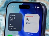Les prochains modèles phares de Android pourraient recevoir un objectif frontal similaire à l'appareil photo Center Stage de 18 MP de Apple, avec une résolution beaucoup plus élevée.
