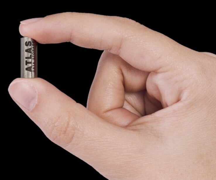 Les tubes de l'Atlas Eon 100 contiennent de l'ADN synthétique déshydraté qui stocke des données écrites. (Source de l'image : Atlas Data Storage)