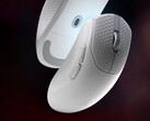 Souris de jeu sans fil Corsair Sabre V2 Pro Ultralight en blanc avec grip tape inclus. 