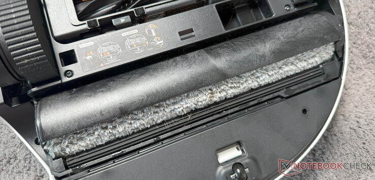 Le protège-rouleau AutoSeal couvre le rouleau d'essuyage AquaRoll lors du nettoyage des moquettes
