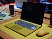 Le Lenovo IdeaPad Vibe 14 en « Spicy Gold » avec des touches personnalisées.