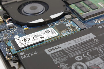 Seulement un emplacement M.2 disponible sur le XPS 15 7590, avec un emplacement secondaire SATA III de 2,5 pouces.