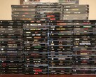 Une collection de disques physiques PlayStation 1, avec leurs boîtiers
