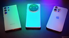 Le Galaxy S24 Ultra, le Vivo X100 Pro et l'iPhone 15 Pro Max sont dotés de puissants chipsets. (Image : Notebookcheck)