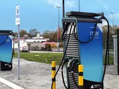 Deux chargeurs publics de véhicules électriques au Royaume-Uni (Source : Mer UK)