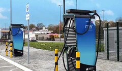 Deux chargeurs publics de véhicules électriques au Royaume-Uni (Source : Mer UK)
