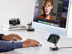 La station de recharge magnétique pliable 2-en-1 Qi2 d&#039;UGREEN est désormais disponible. (Source de l&#039;image : UGREEN)