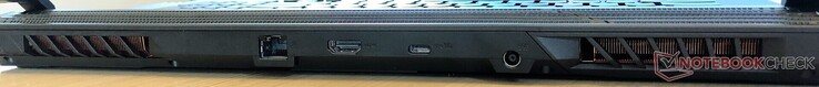 A l'arrière : Ventilation, Ethernet gigabit, HDMI 2.0b, USB C 3.1 Gen 2, DC entrée secteur, Ventilation.