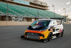 Ford a retravaillé le fourgon tout électrique SuperVan pour battre des records lors de la course de côte internationale de Pikes Peak. (Source de l&#039;image : Ford) 