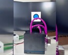Une Steam Machine modifiée avec des composants de refroidissement par eau.