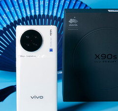 Le Vivo X90s dans sa version blanche. (Source : Vivo)