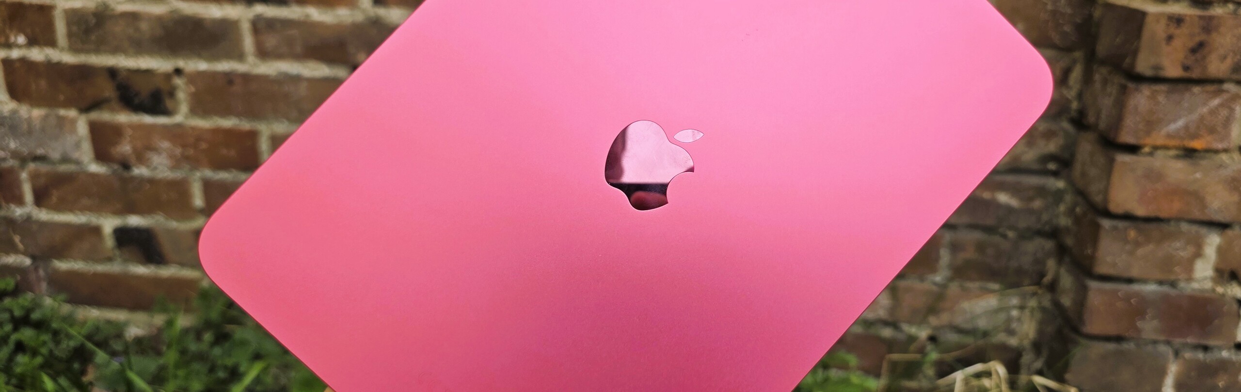 Apple iPad 11 A16 2025 tablet review (image source: Marcus Herbrich)