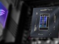 L'Intel Core i9-12900K est une puce hybride avec 16 cœurs et 24 threads. (Source de l'image : Intel/Asus (carte Z590-E) - modifié)
