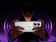 Le Legion Y70 2026 sera commercialisé en Chine le 19 mai. Photo : une photo promotionnelle montrant l'option de couleur blanche du téléphone.