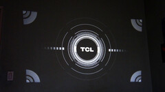 Le TCL C1 fait automatiquement la mise au point à l'aide d'une image de lignes rayonnantes. (Source de l'image : Notebookcheck)