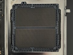 Le socket AM5 d'AMD montrant la disposition et la densité des broches. (Source de l'image : Wikipedia)