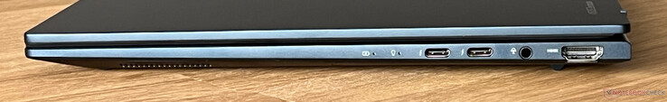 À droite : 2x USB-C 4.0 avec Thunderbolt 4 (40 GBit/s, DisplayPort, Power Delivery), audio 3,5 mm, HDMI 2.1