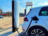 Le câble V4 plus long facilite la recharge (image : Esther Kokkelmans/Twitter)