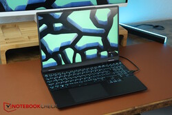 Le XMG Core 15 M24, fourni par Schenker