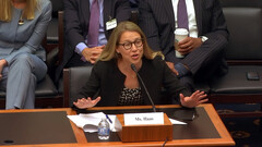 Alesia Haas, PDG de Coinbase, témoigne devant le Congrès (image : Finance Committee/YouTube)