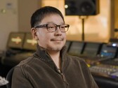 Hitoshi Sakimoto à sa table de mixage à Basiscape, le studio qu'il a fondé en 2002.