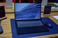 Lenovo IdeaPad Vibe 14 en bleu « Moody Blue ».