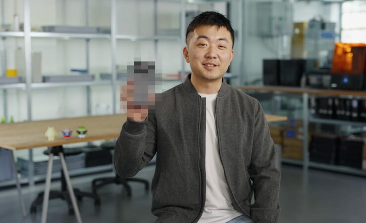 Carl Pei, le patron de Nothing, montre le Nothing Phone (3) pixellisé (Image source : Google)