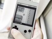 La Paper Boy S3 permet de jouer à des jeux Game Boy sur un écran tactile E Ink.