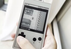 La Paper Boy S3 permet de jouer à des jeux Game Boy sur un écran tactile E Ink.