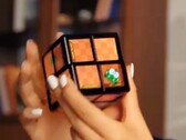 Le WOWCube possède 24 petits écrans et est livré avec un ensemble de jeux de puzzle (Source : Cubios)