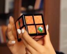 Le WOWCube possède 24 petits écrans et est livré avec un ensemble de jeux de puzzle (Source : Cubios)