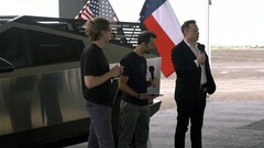 Elon Musk s'est rendu à l'annonce de la raffinerie de lithium de Tesla à bord d'un Cybertruck (image : Tesla)
