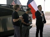 Elon Musk s'est rendu à l'annonce de la raffinerie de lithium de Tesla à bord d'un Cybertruck (image : Tesla)