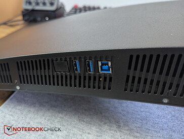 Entrées : 2 ports USB-A, 1 port USB-B en amont pour la fonctionnalité KVM