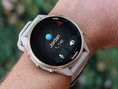 La Forerunner 570 est dépourvue de quelques fonctions que Garmin propose sur la Forerunner 970, cette dernière étant illustrée. (Source de l'image : Garmin)