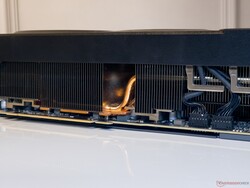La RTX 4080 Super Gaming OC utilise un total de neuf caloducs en cuivre