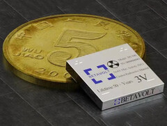 Un microréacteur nucléaire plus petit qu'une pièce de monnaie. (Source de l'image : Betavolt)