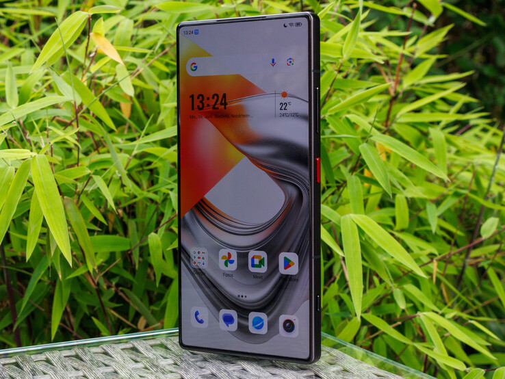 Nubia Z70S Ultra. (Source de l'image : Daniel Schmidt)