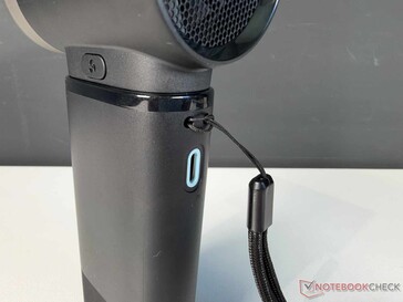 Port USB-C et dragonne à l'arrière