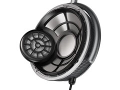 Le casque ouvert Grell OAE2 utilise des transducteurs inclinés pour mieux simuler les performances musicales.