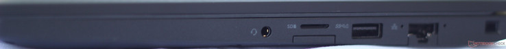 Côté droit : combo écouteurs, micro SD, empalcement SIM, USB A 3.1 Gen 1, Ethernet, verrou de sécurité Noble.