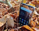 L'Oukitel WP60 est plus grand que presque tous les autres téléphones avec son écran de 7,2 pouces, tout en ayant une très grande autonomie.